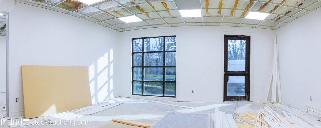 建筑工地開掛的天花板